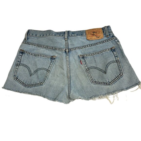 Vintage Levi's 505 Light Wash Distressed Shorts, Petros Vintage, Size 32 - Picture 2 of 10
